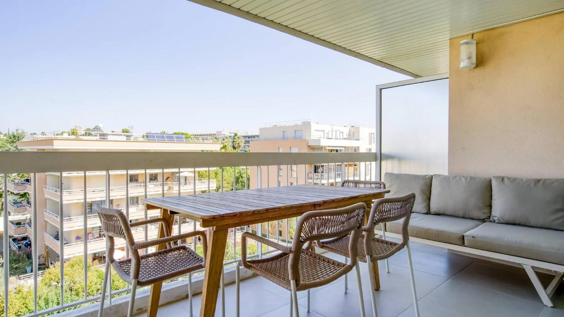 Pool, Sea & Absolute Comfort Juan-les-Pins 0*,  France